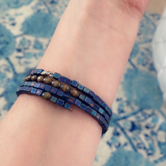 Iridescent Peacock & Wood Memory Wire Wrap Bracelet - Handmade Boho - Picture 10 of 15